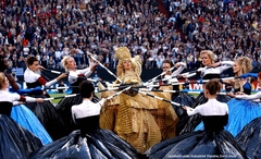 Goldkostüm FIFA UEFA Event Fussball Eröffnungsinzenierung