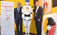 Expo german pavillion Roboter HANs Themenkostüme