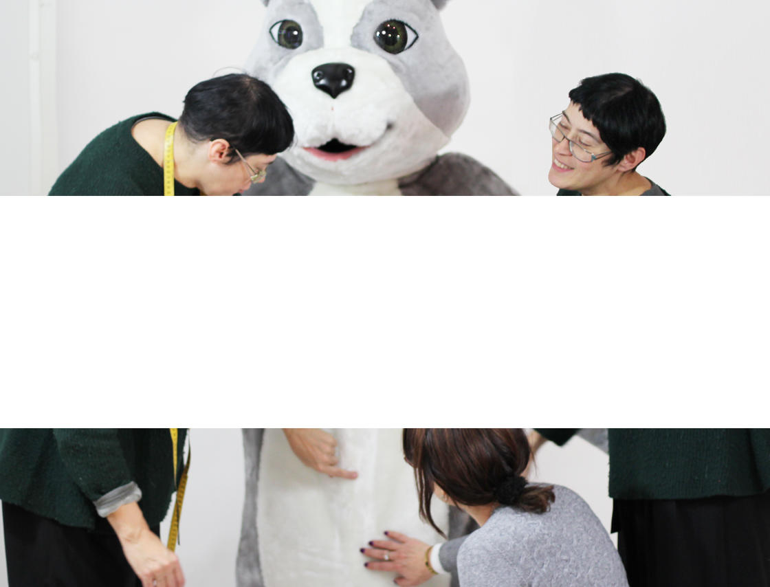 Anprobe Kostümbildner alchimia Maskottchenbau