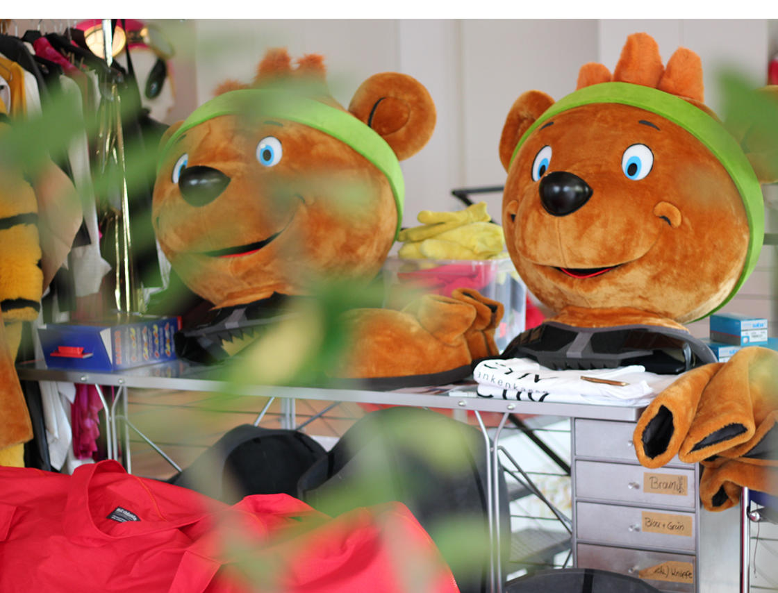 15.Bären Kostümköpfe alchimia